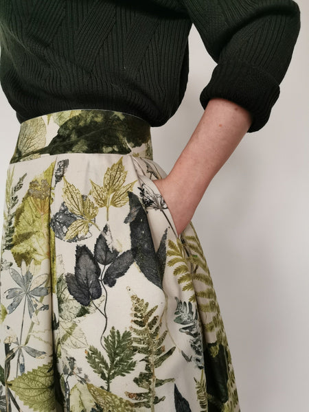 nederdel med plantryk / upcycled skirt with botanical print